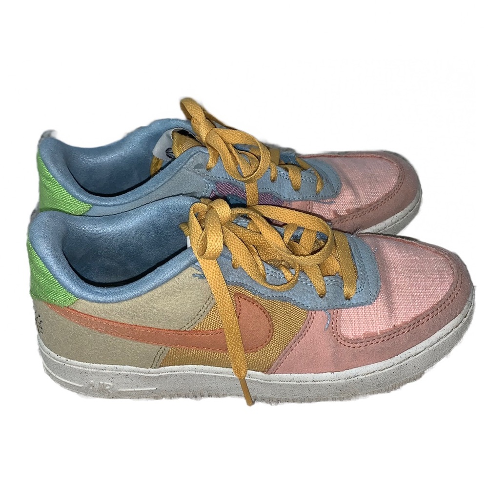 WOMEN’S NIKE AIR FORCE 1 LOW LV8 SUN CLUB